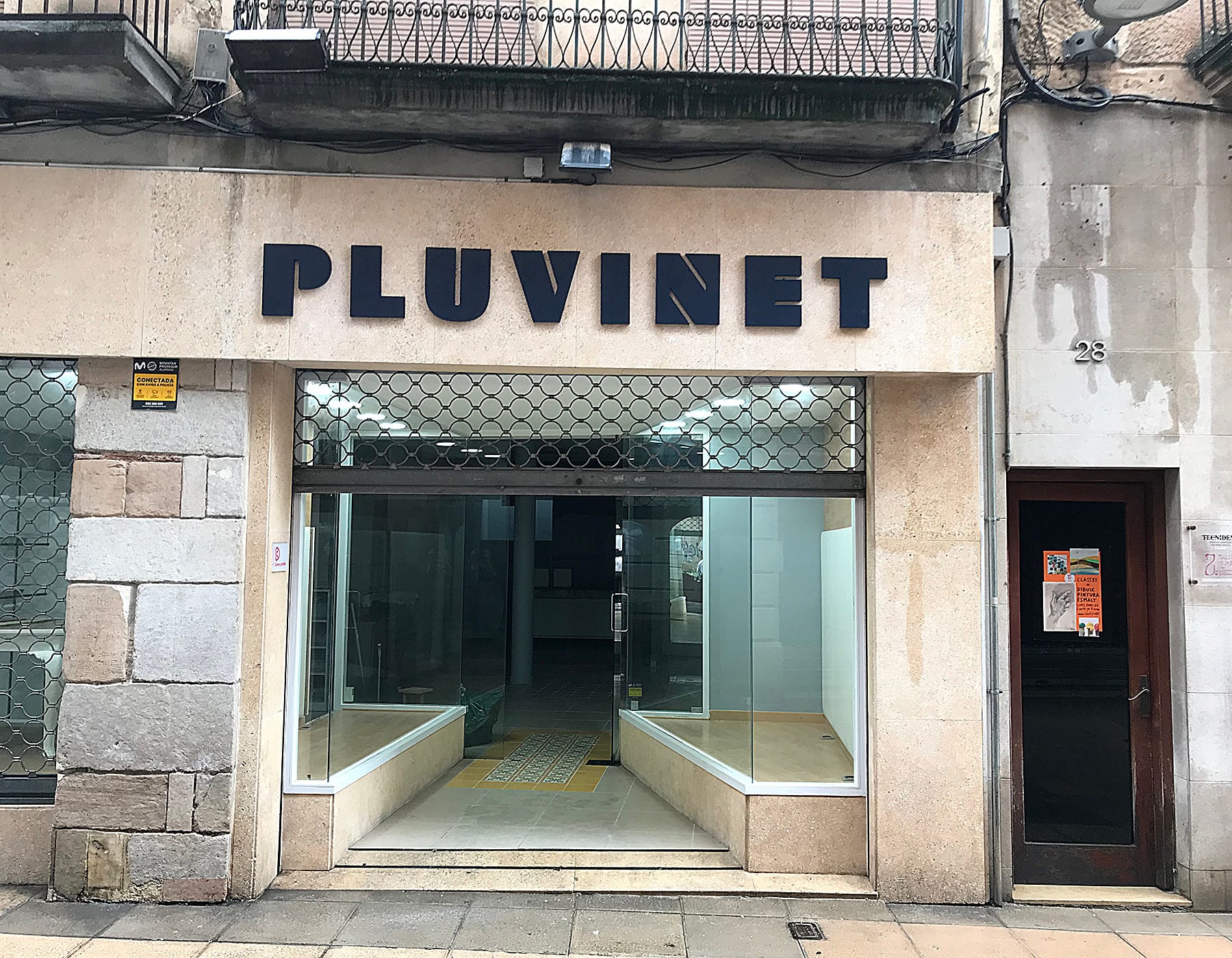Letrero corpóreo tienda Pluvinet de Valls.
